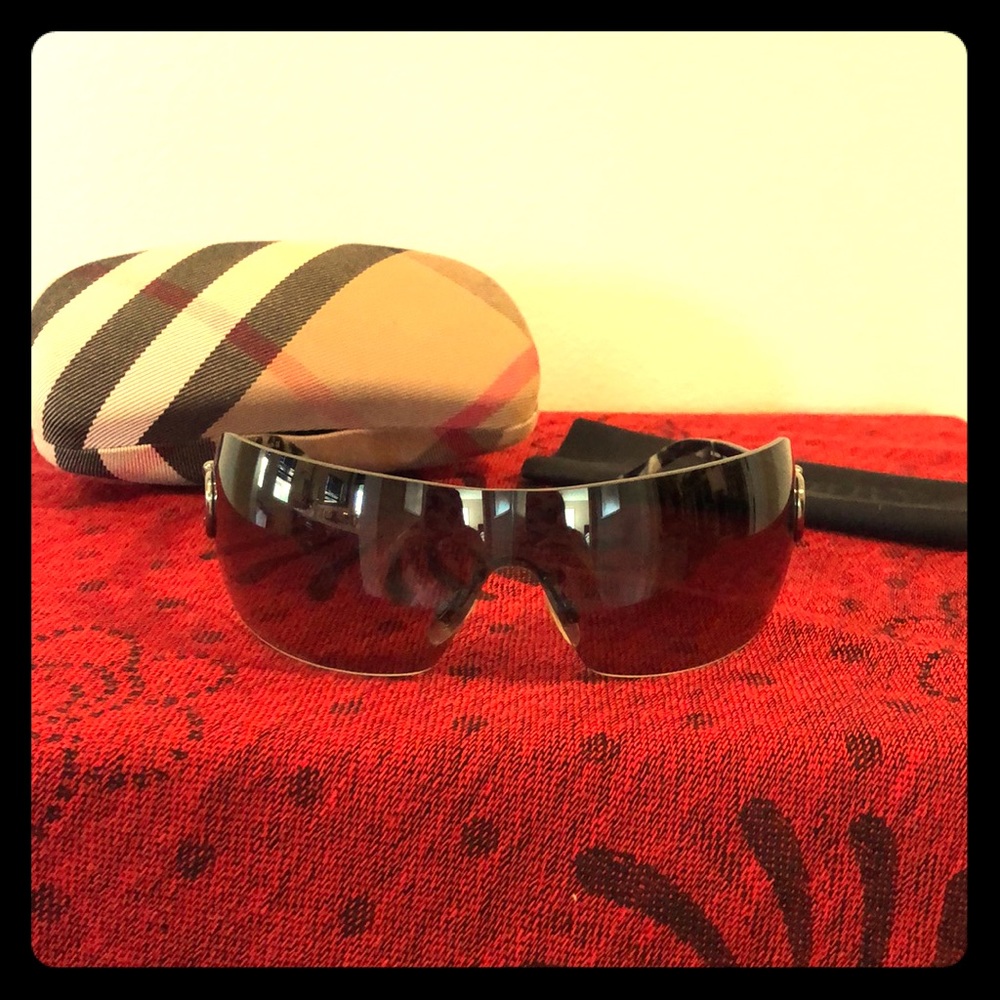 Burberry wrap around sunglasses